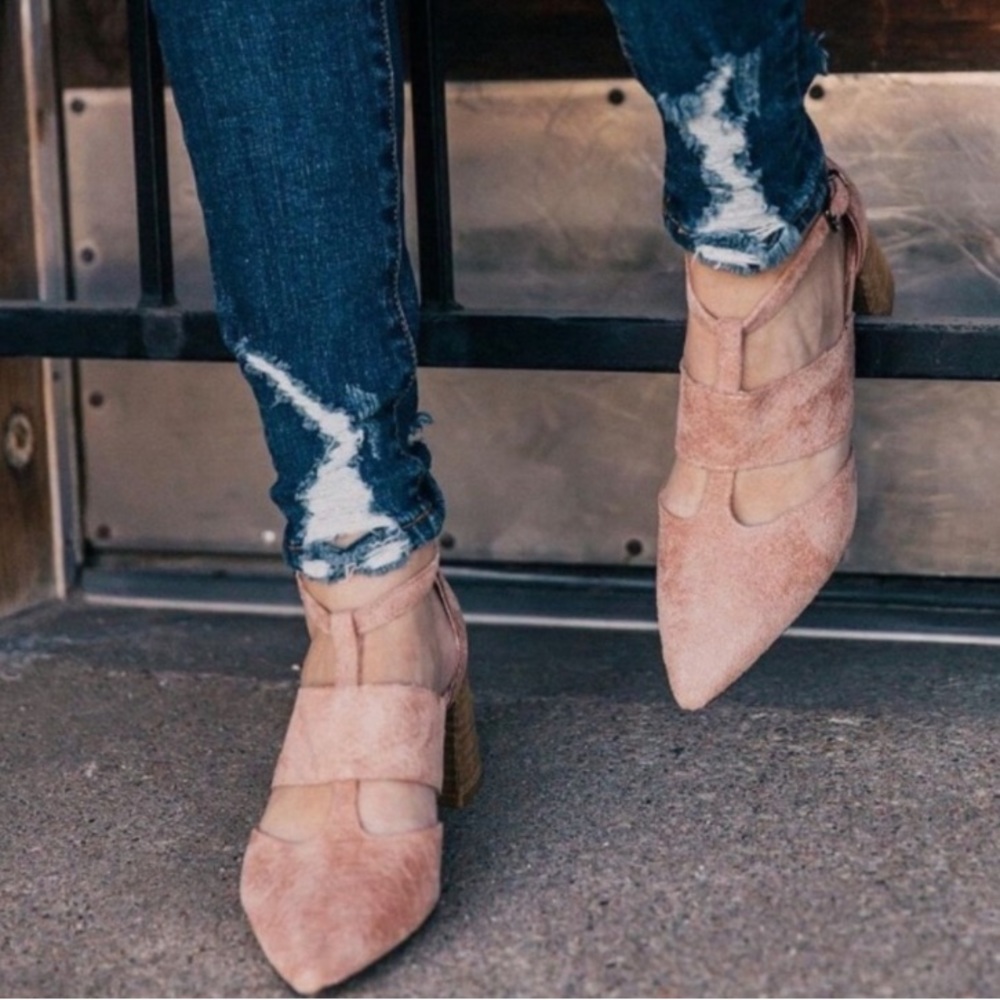 🆕 “Paige” Mi.iM Wooden Block Faux Suede Sandals! NWT! 💥